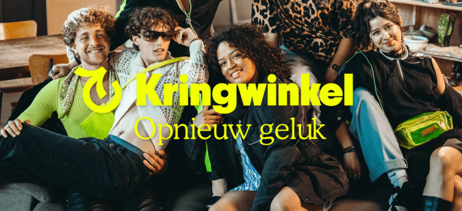 Kringwinkel banner with young people